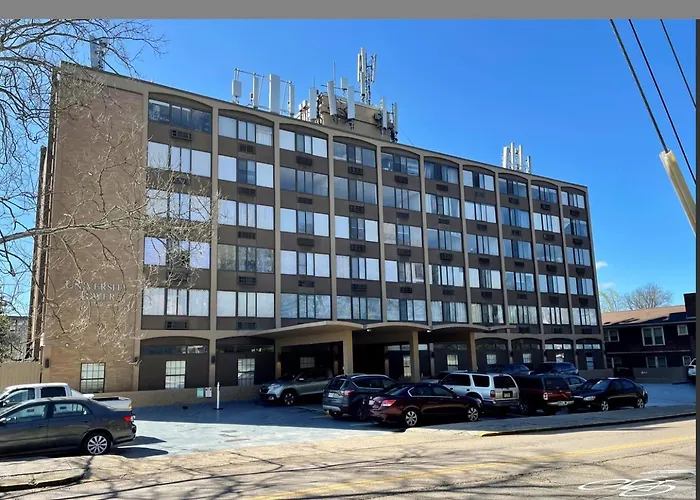 Condo Close To Stadium And Free Parking