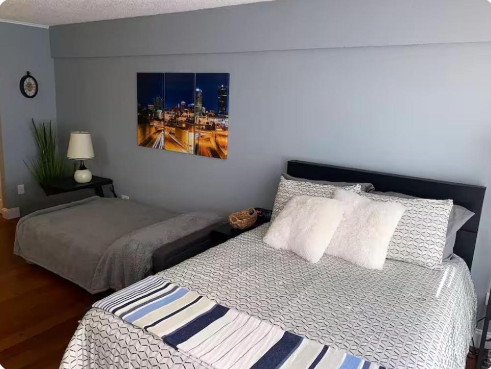Close To Stadium And Free Parking Apartment *